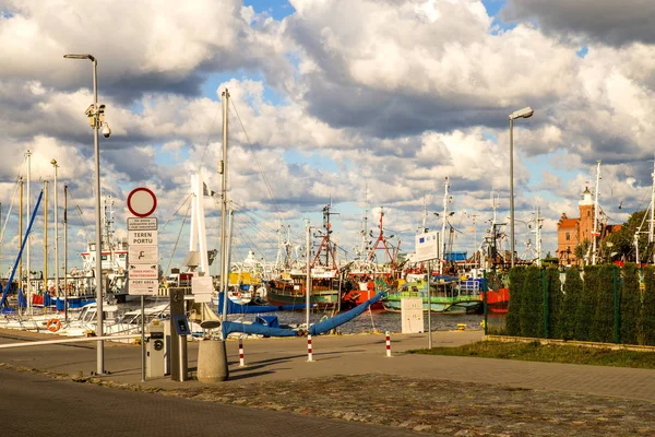 Fischereihafen Von Ustka Polen Mit Altem Leuchtturm — Stockfoto