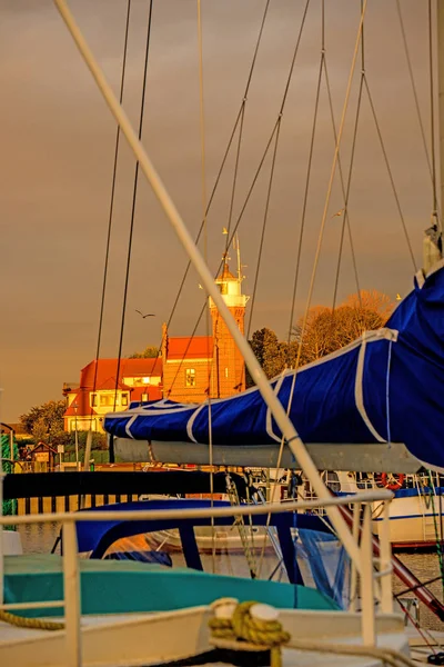 Rybackich Portu Ustka Polska Stara Latarnia Morska Słońce — Zdjęcie stockowe