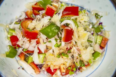 Alman lahana turşusu ve biber salatası