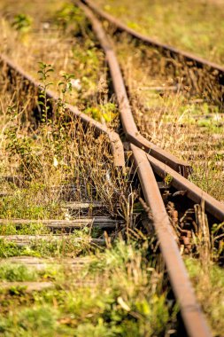 raylar bozuk, geçiş