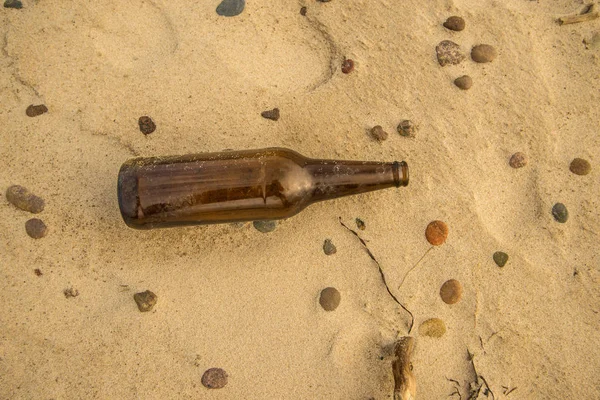 Bottiglia Birra Una Spiaggia — Foto Stock
