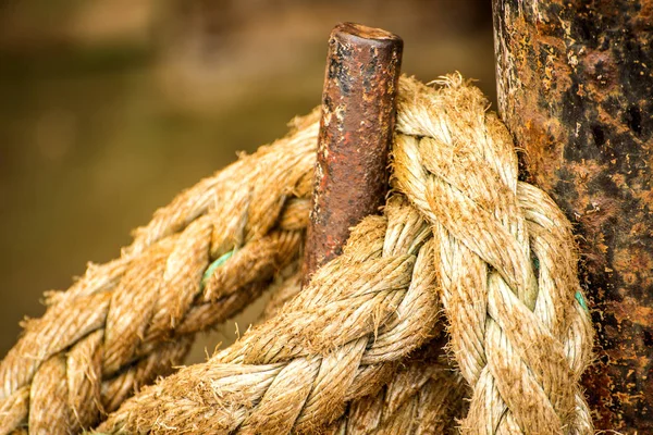 Mooring Lijn Van Een Trawler Een Ijzeren Haak — Stockfoto