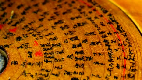 antique boussole chinoise Feng Shui sur la table tournante 