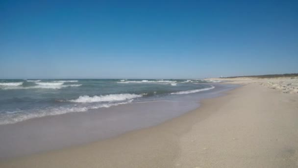 Strand Van Baltische Zee Polen Met Surf — Stockvideo