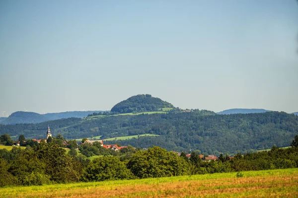 Vista panorâmica para a colina Hohenstaufen na Alemanha — Fotografia de Stock