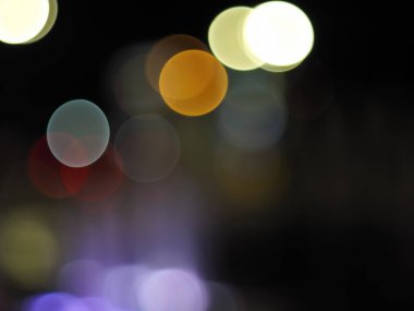 Festive bokeh background, soyut arkaplan ile bokeh sönmüş ışıklar, gece ışığı arka planında Defodaklanmış şehir manzarası