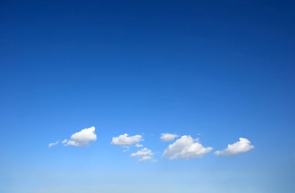 Kleine Wolken Langzaam Bewogen Door Wind Prachtige Lucht Met Witte — Stockfoto