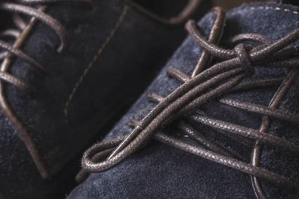 メンズ短靴青いオイル スエード製のクローズ アップ — ストック写真