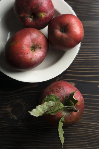 Manzanas Ecológicas Sobre Fondo Madera Desde Arriba — Foto de Stock