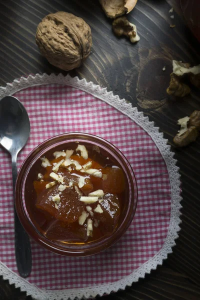 Söta Quince Jam Glasskål Med Kvitten Trä Bakgrund — Stockfoto