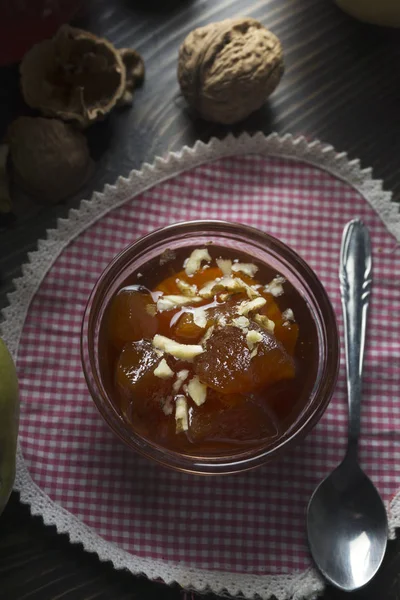 Confiture Coing Sucrée Dans Plat Verre Avec Des Coings Sur — Photo