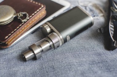 Gelişmiş kişisel Buharlaştırıcı veya e-sigara, yakın çekim