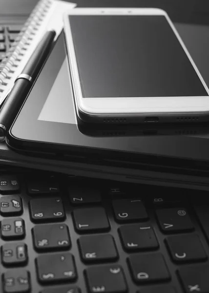 Elektronische Geräte Smartphone Laptop Und Tablet Nahaufnahme — Stockfoto