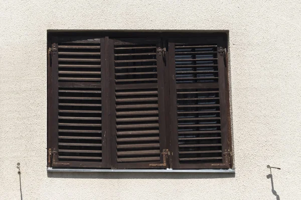 Close up view of closed window with wooden shutters — Stock Photo, Image