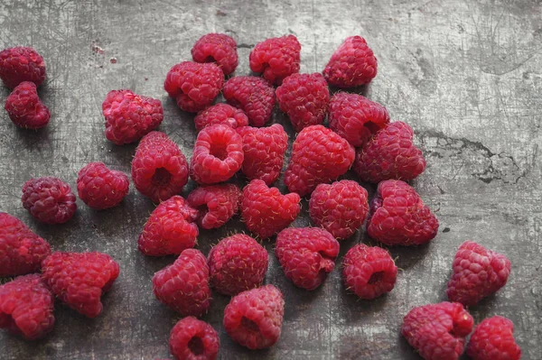 Red, delicious raspberries from above — стоковое фото