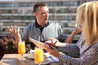 meslektaşları ile iş yerinde caffee ile ilgili sorunlar