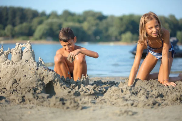 Glückliche Kinder Spielen Strand — Stockfoto