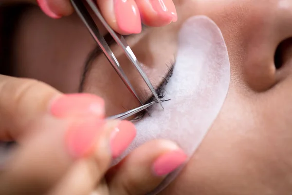 Lash Verlenging Behandeling Bij Beauty Salon Stockafbeelding