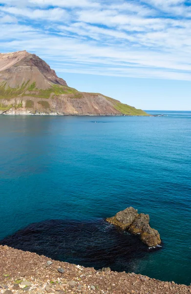 Schöne Küstenlandschaft Borgarfjordur Eystri Ostisland Atlantik Und Berge Idyllischer Ort — Stockfoto