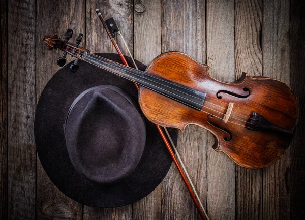 Sombrero Músico Negro Violín Sobre Mesa Madera —  Fotos de Stock