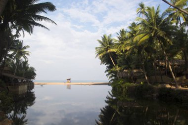 Lagün ve Arap Denizi Cola Beach, Goa, Hindistan
