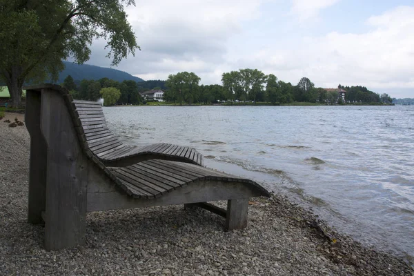 Lavičky Nábřeží Jezera Tergensee Německu Oblačné Odpoledne — Stock fotografie