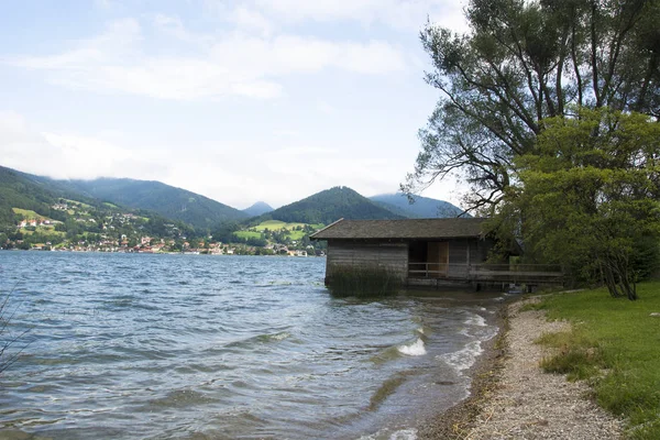 Widok Łódkę Nad Jeziorem Tegernsee Niemczech Letni Dzień — Zdjęcie stockowe
