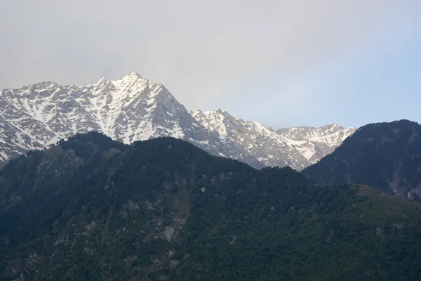 Piękny Widok Dhauladhar Himalayan Range Pochmurny Dzień Kareri Himachal Pradesh — Zdjęcie stockowe