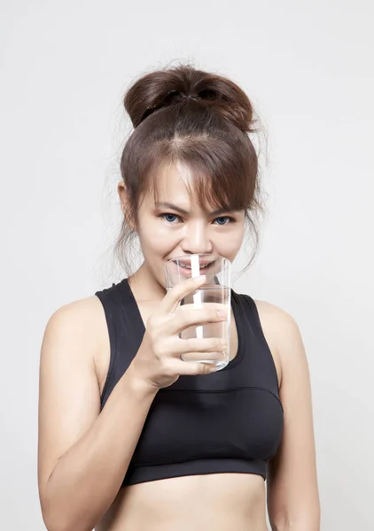 Asiatisk Kvinna Fitness Passar Hand Håller Ett Glas Vatten Hälso — Stockfoto