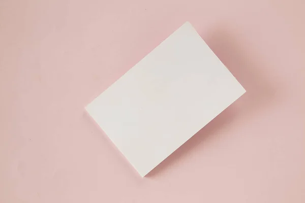 Cartão Visita Branco Mockup Fundo Rosa — Fotografia de Stock