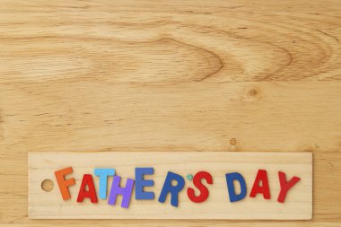 Mutlu babalar günü araçları rustik ahşap arka plan üzerinde ahşap harfle
