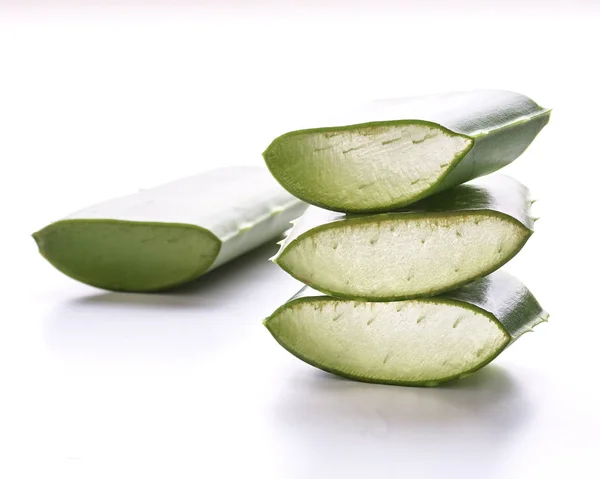 Närbild Aloe Vera Skiva Vit Bakgrund — Stockfoto