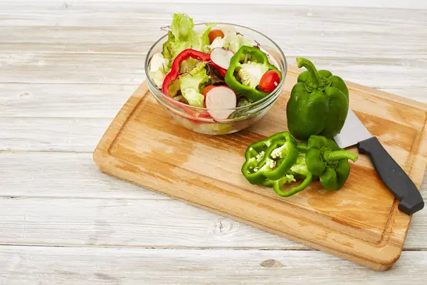 Sallad Färsk Grönsak Med Ett Glas Grönsaker Till Sallad Kök — Stockfoto