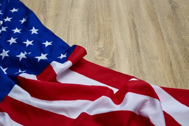 Amerikan bayrağı ahşap arka plan. Amerika Birleşik Devletleri bayrağı. Reklam için şablon yer. Üstten Görünüm.