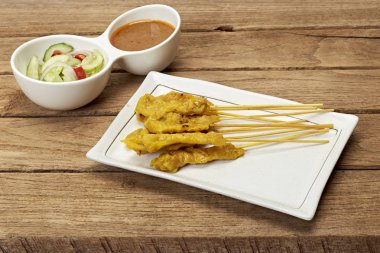 Izgara domuz eti satay fıstık sosu ve tost, Tayland gıda ile