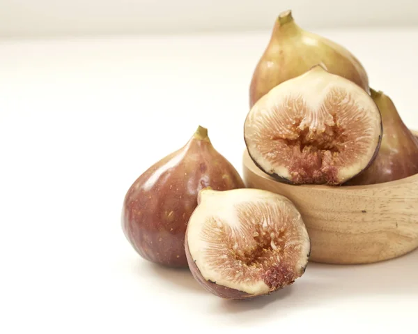 Figues Fruits Avec Tranches Coupées Isolées Sur Blanc — Photo