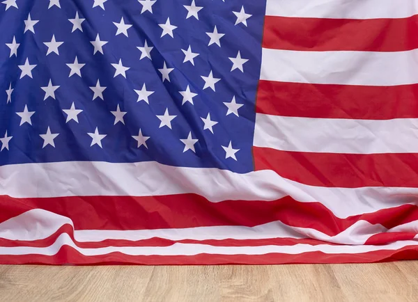 ahşap Amerikan bayrağı ile boş iç odası