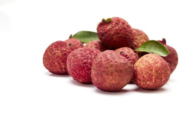 taze Lichi veya izole beyaz zemin üzerine lychees grup