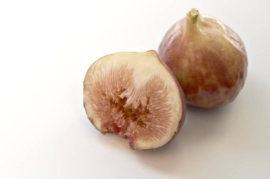 İncir meyve kesme dilim beyaz izole