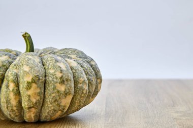 Ahşap tahta üzerinde Tay sebze yeşil kabak