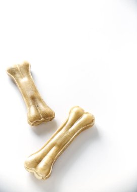 Bones köpek foof kemik kıkırdak beyaz arka plan üzerinde köpekler için düz