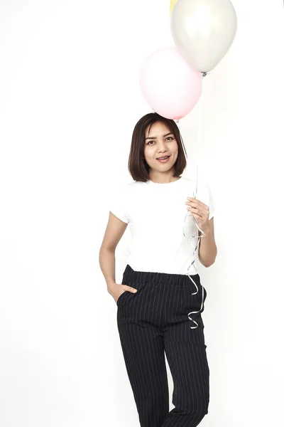 Atraente Jovem Mulher Asiática Com Balões Fundo Branco — Fotografia de Stock