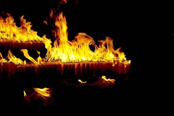 Textura Tormenta Fuego Sobre Fondo Negro Disparo Chispas Fuego Voladoras —  Fotos de Stock