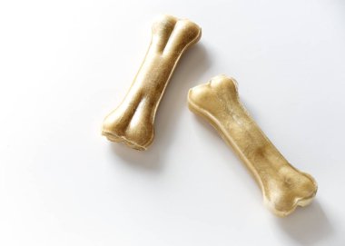 Bones köpek foof kemik kıkırdak beyaz arka plan üzerinde köpekler için düz