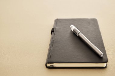 Günlüğü, planlayıcısı veya deri arka plan üzerinde iş kullanımı için organizatör yakın çekim