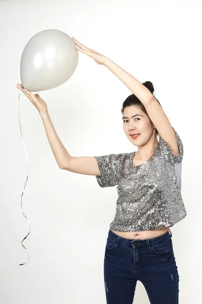 Mooie Stijlvolle Mooie Aziatische Vrouw Met Pastel Ballonnen Witte Achtergrond — Stockfoto