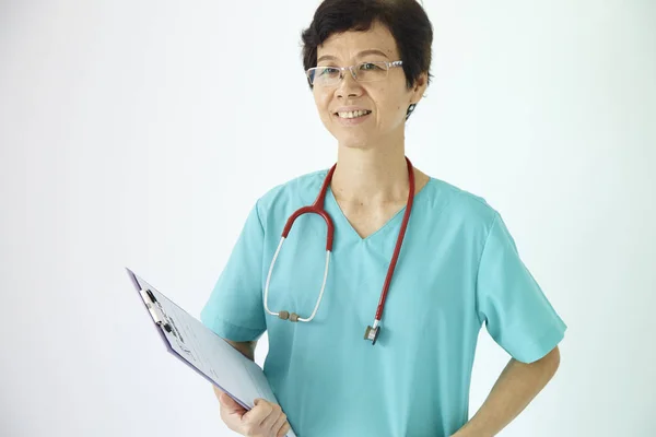 Medical Professional Holding Clipboard Stethoscope White Background — Stock Photo, Image