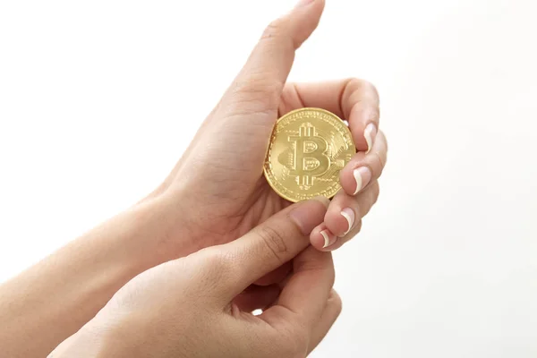 Imagen Recortada Mujer Sosteniendo Bitcoin Sobre Fondo Blanco Conceptos Intercambio —  Fotos de Stock