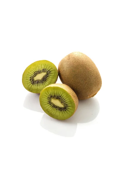 Celé Kiwi Ovoce Jeho Krájené Segmenty Bílém Pozadí — Stock fotografie