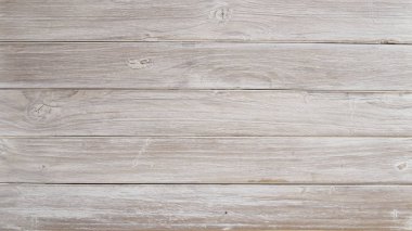 Beyaz masa üstü görünümü ve panel afiş kopya alanı ile.